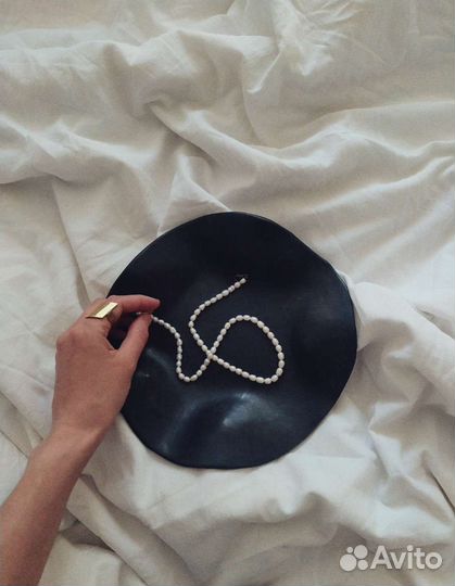 Тарелка чёрная ручной работы