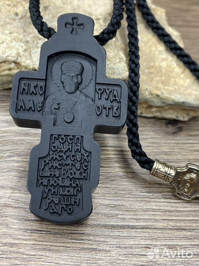 Крестик на шею мужской из дерева. Николай Чудотв