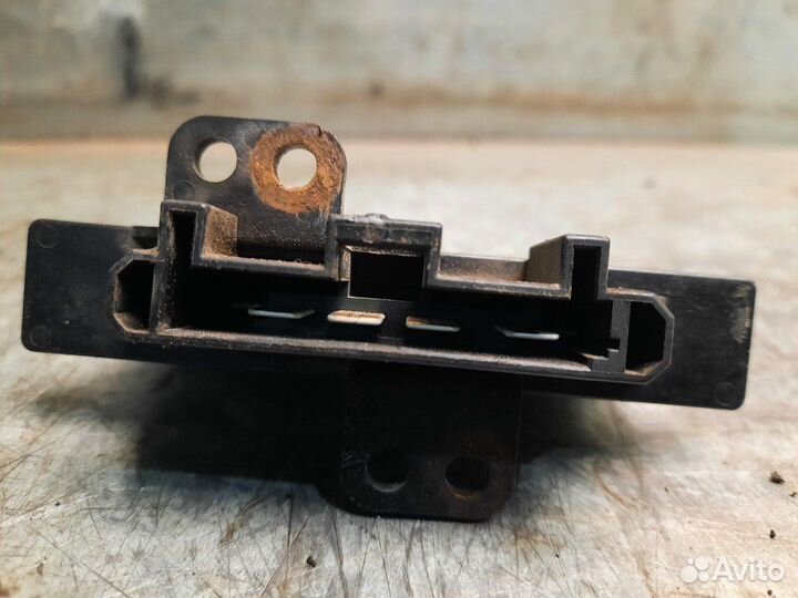 Nissan Primera P11 Резистор отопителя