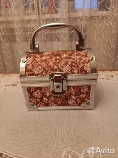 Декоративный сундучок