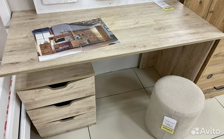 Стол письменный / компьютерный