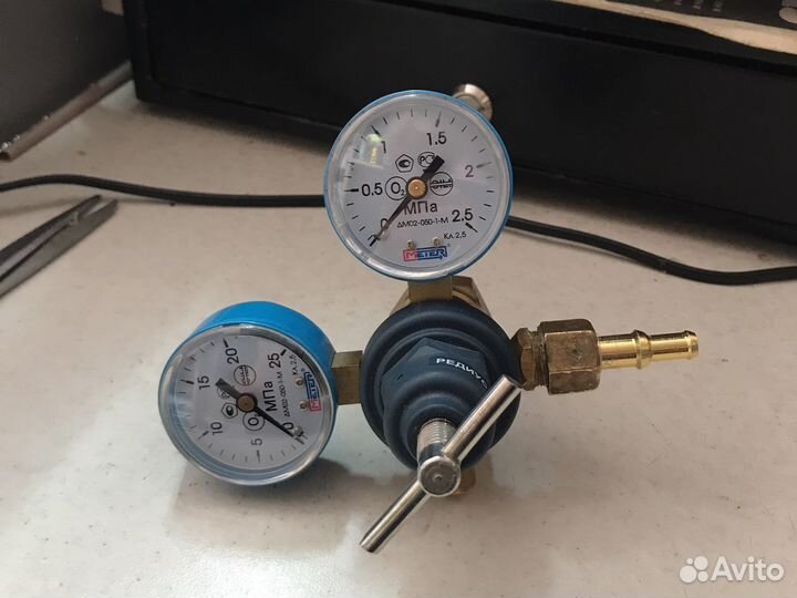 Редуктор для баллонов с гелием