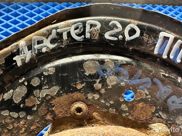 Поворотный кулак правый Renault Duster 2.0