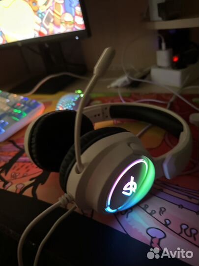 Игровые наушники белые