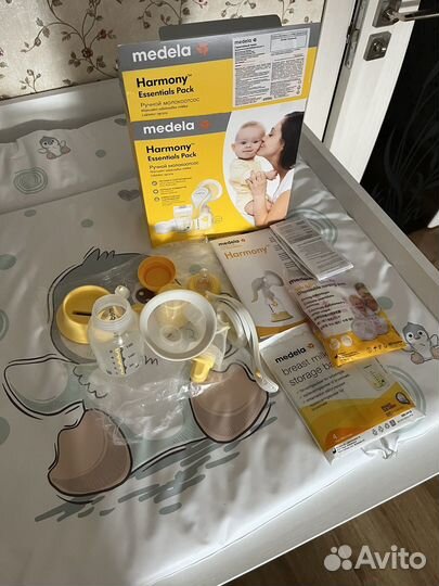 Молокоотсос ручной medela harmony essential pack