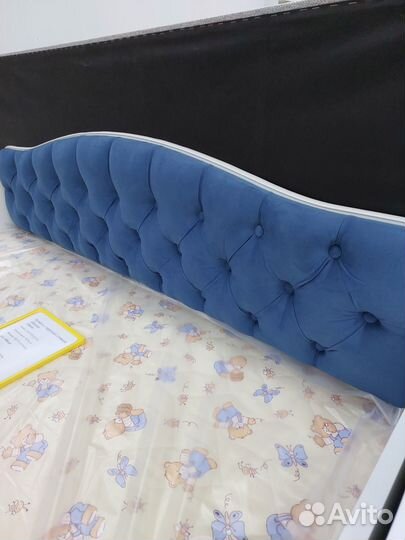 Детская кровать с мягкой спинкой