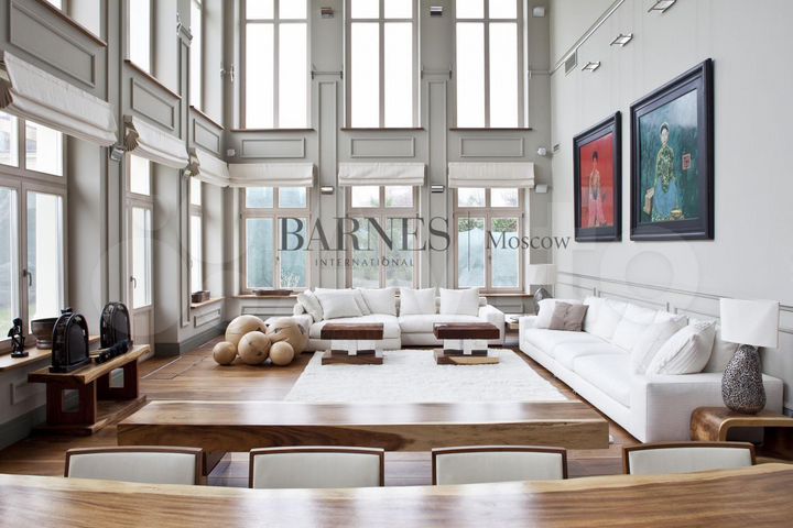 Дом 806 м² на участке 47 сот.