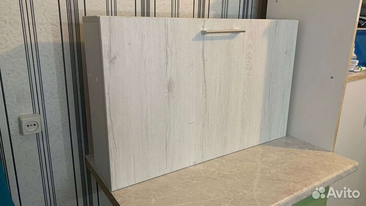 Стол письменный подвесной