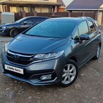 Honda Fit 1.3 CVT, 2018, 108 000 км, с пробегом, цена 1 380 000 руб.