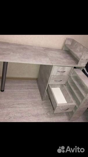 Маникюрный стол складной