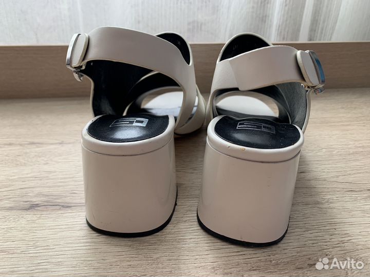 Босоножки Calipso