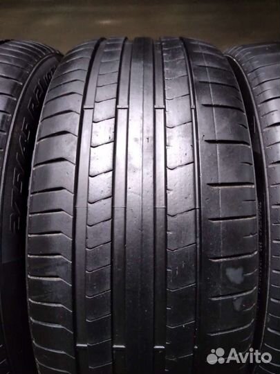Pirelli P Zero PZ4 275/45 R21 и 315/40 R21 111Y