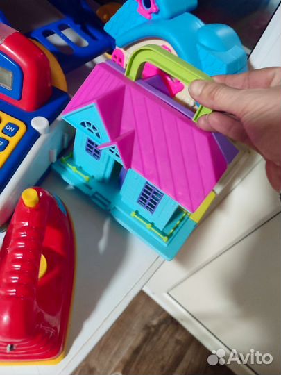 Много разных детских игрушек