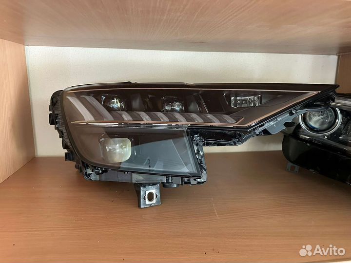 Фара правая Audi Q8