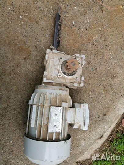 Электродвигатель с редуктором skh 71-4a2