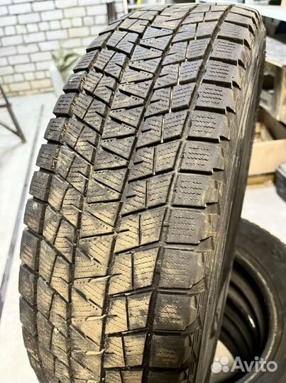 Bridgestone Blizzak DM-V1 215/70 R17 101R
