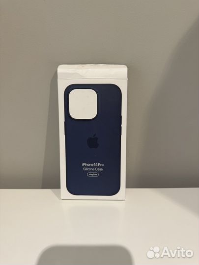 Чехол на iPhone 14 pro синий