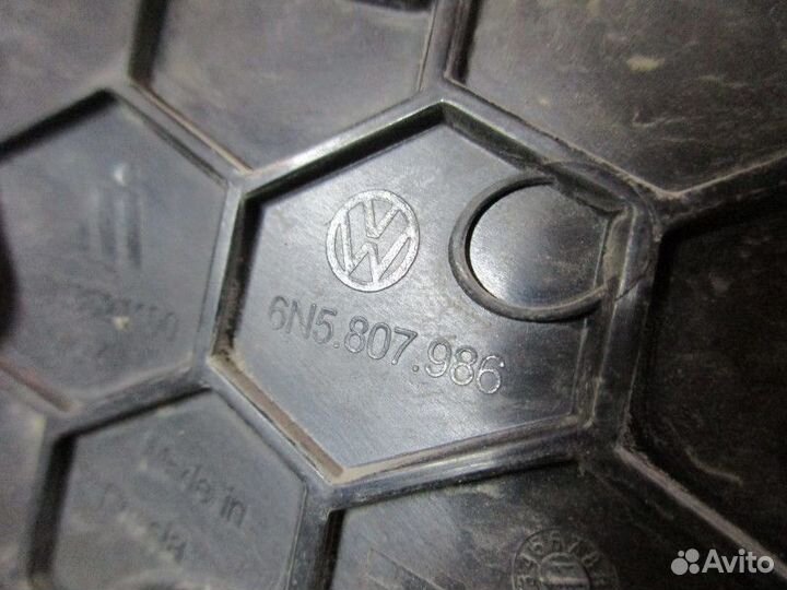 Кронштейн решетки радиатора правый VW Polo (RUS) 2