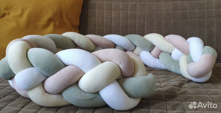 Бортики в детскую кроватку косичка б/у. 180 см