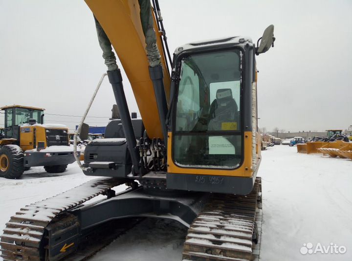 Гусеничный экскаватор XCMG XE215C, 2023
