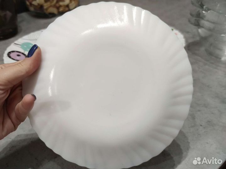 Набор столовой посуды, тарелки