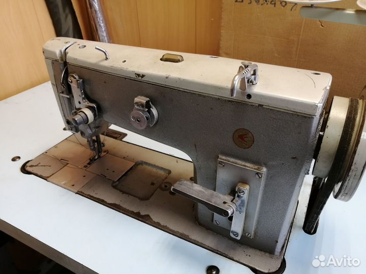 Шагающая швейная машинка