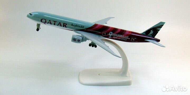Модель самолета Boeing 777-300ER Qatar Airways 