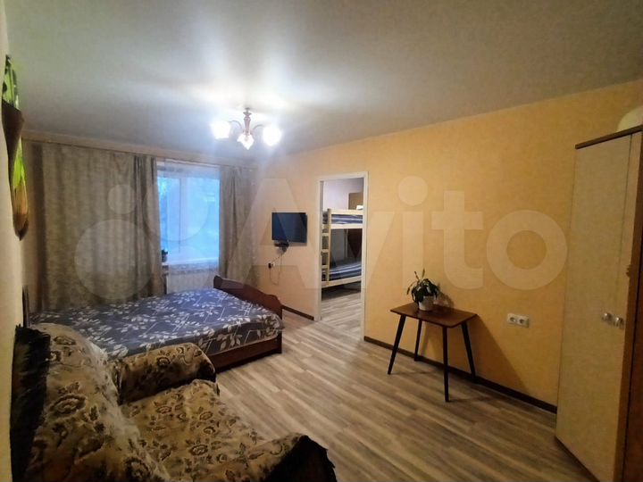2-к. квартира, 43 м², 1/9 эт.