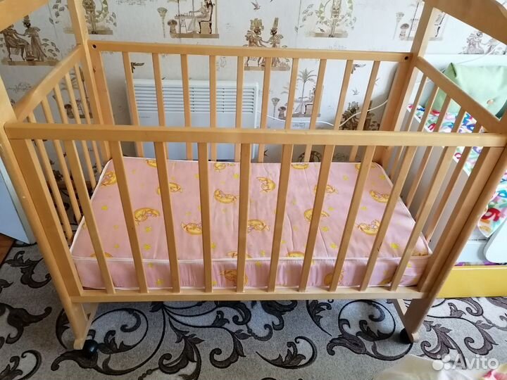 Кроватка детская с матрасом