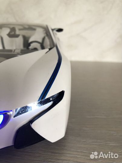 BMW i8 на пульте управления