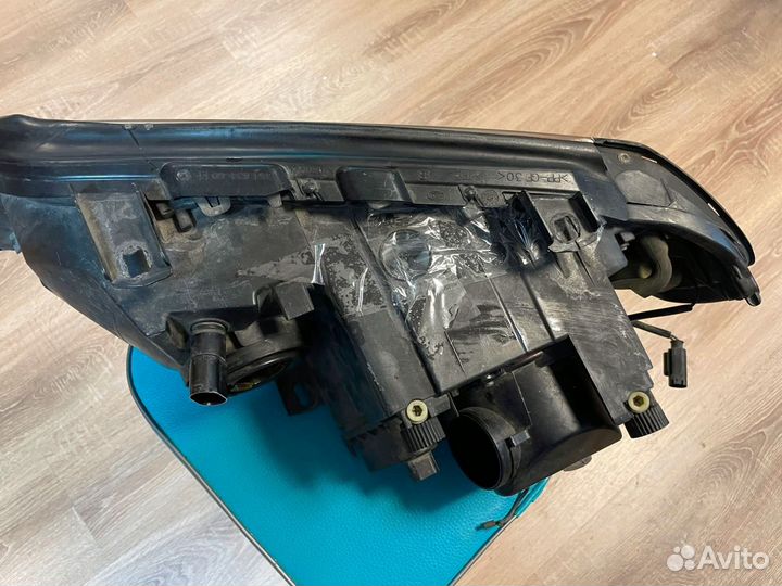 Фара б/у на бмв 53 правая ксенон