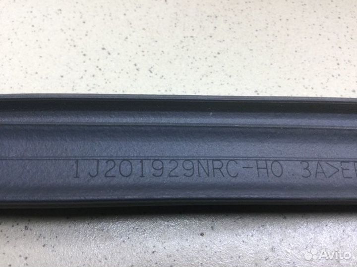 Уплотнитель решетки стеклоочистителей Mazda 3 BL