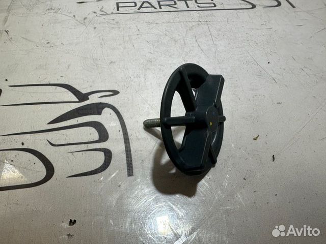 Крепление запаски Kia Ceed ED 2010