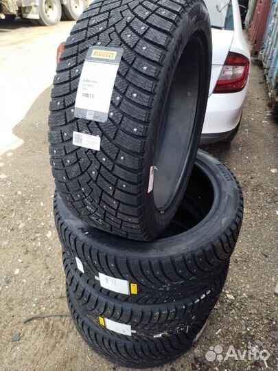 Pirelli Ice Zero 2 265/45 R21