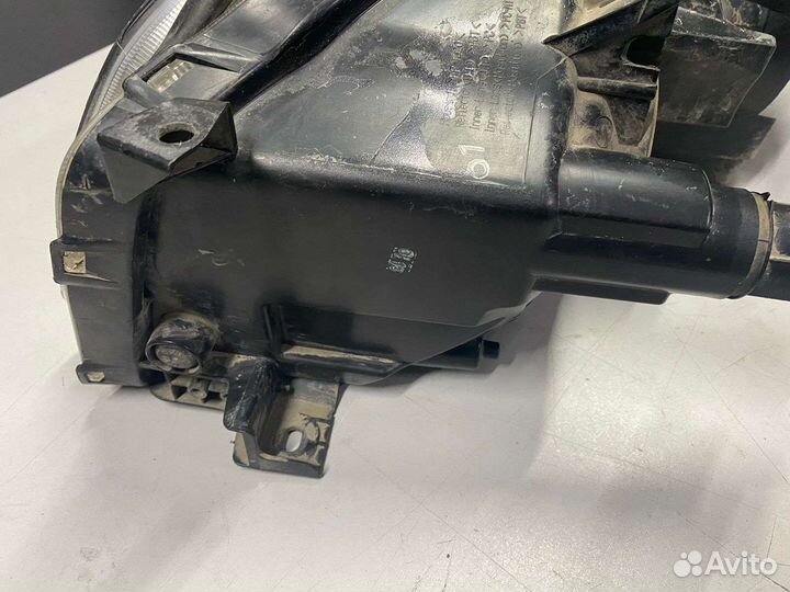 Фара правая Toyota Rav 4 2006