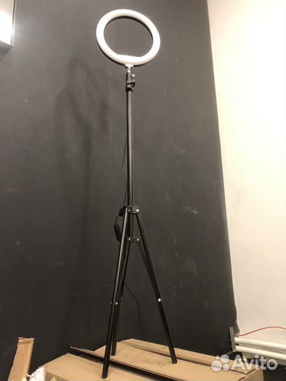 Кольцевая лампа со штативом