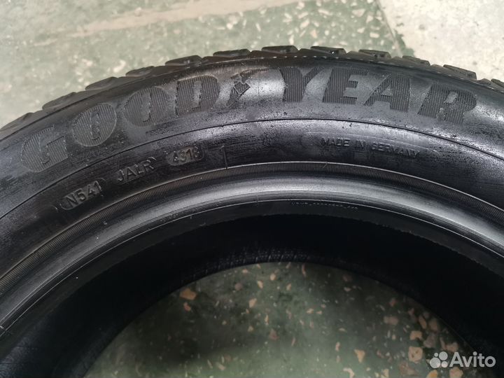 Goodyear UltraGrip 225/60 R17 103T