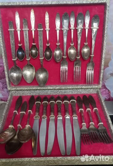 Набор -42 предмета столовых приборов мельхиор