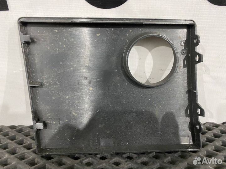 Накладка противотуманной фары Volvo FH4 82904526