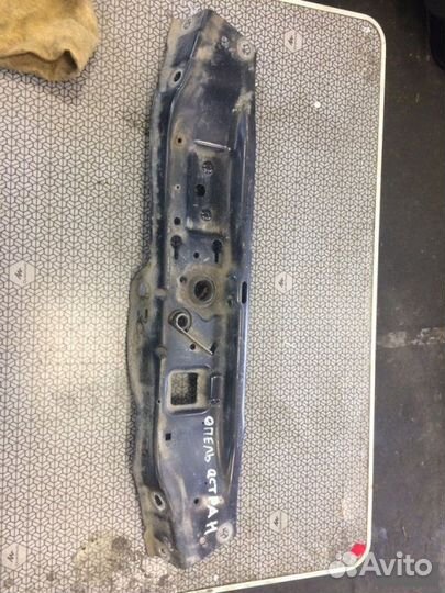 Верхняя планка телевизора Opel Astra H Z16XER