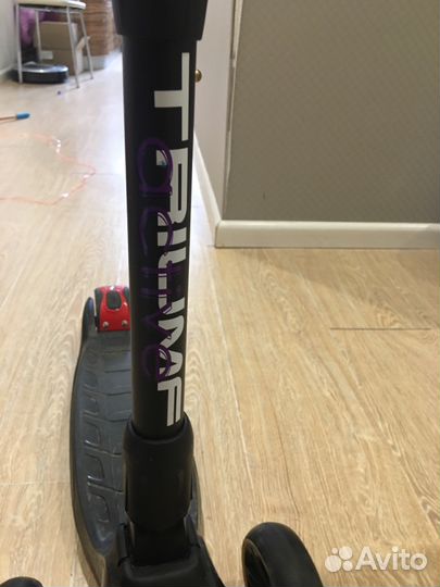 Растущий самокат со светящимися колёсами