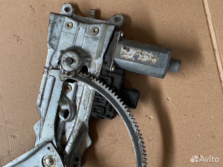 Opel zafira а передний правый стеклоподъёмник
