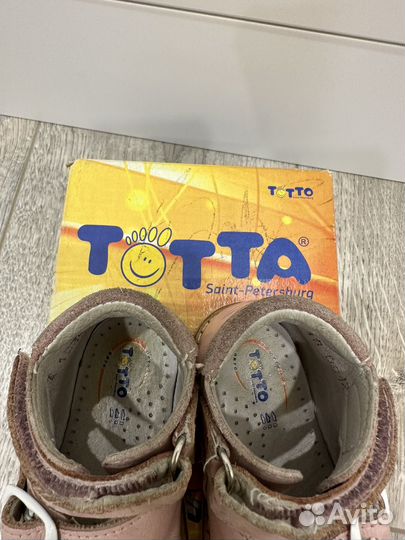Босоножки для девочки 18 размер Totto