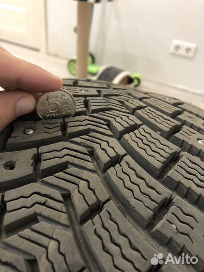 Продаются зимние колеса на Пежо 308