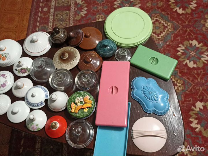 Крышки от посуды, карболитовых шкатулок