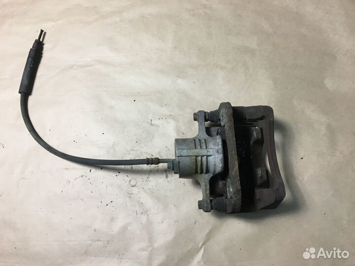 Суппорт задний левый Cadillac SRX II 09-16