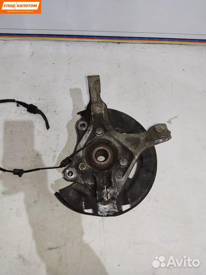 Кулак передний правый Opel Astra J 2011