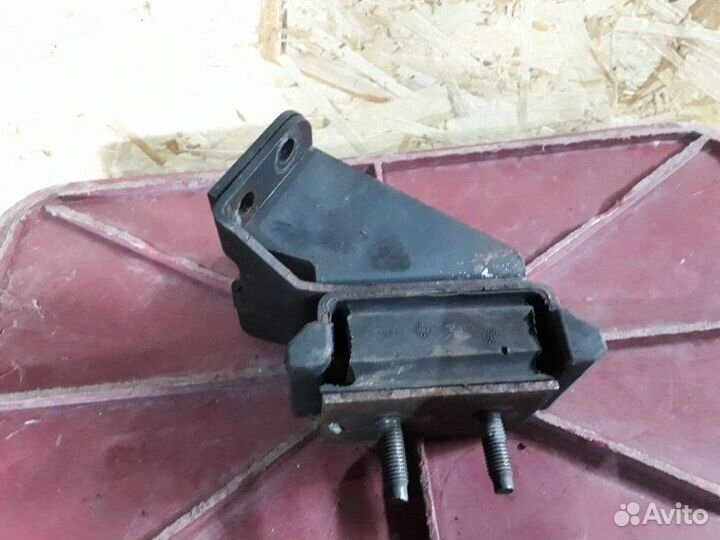 Кронштейн двигателя Iveco Daily 35S11 2.8 2002