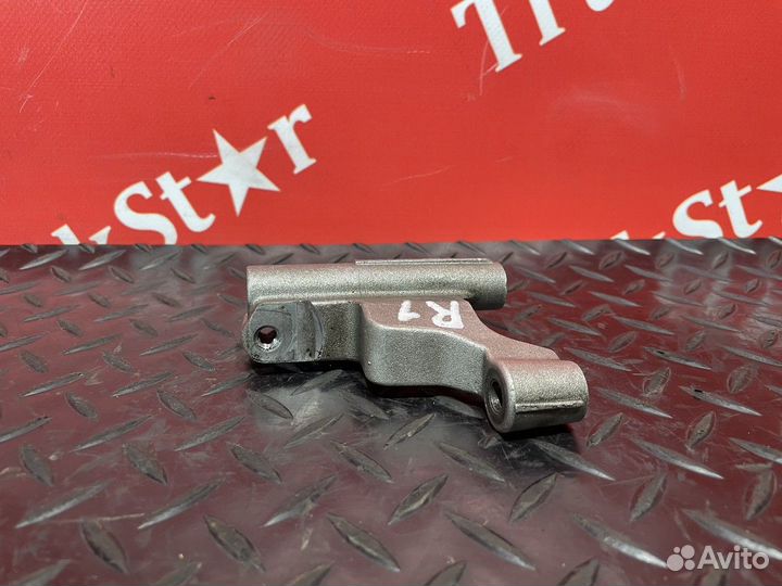 Кронштейн топливной рампы