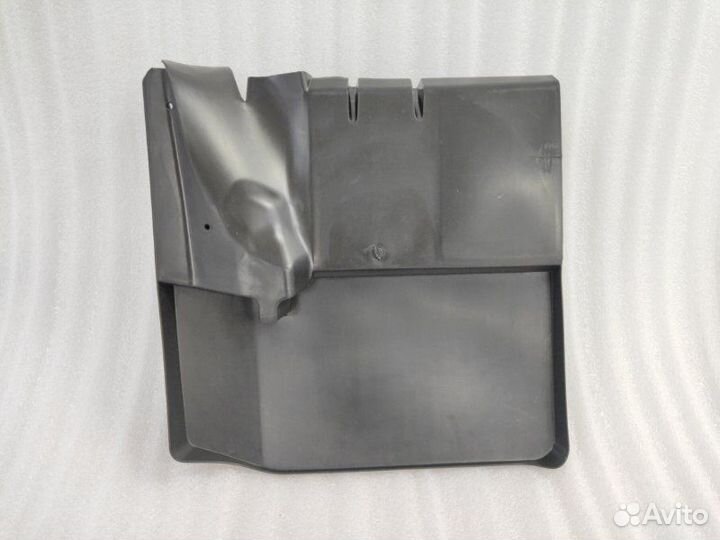 Брызговик задний правый Mercedes-Benz Sprinter